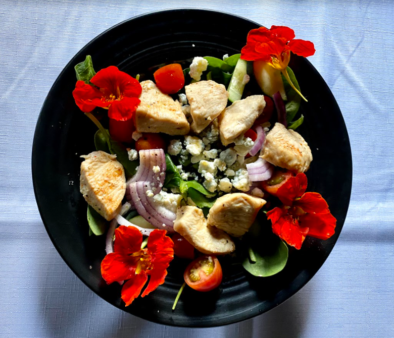 Ensalada de pollo y espinacas