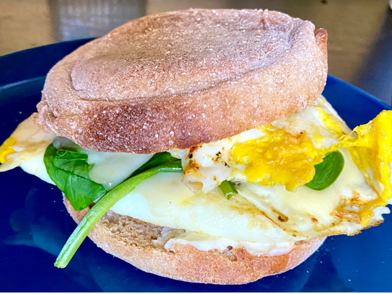 Sándwich de desayuno de huevo