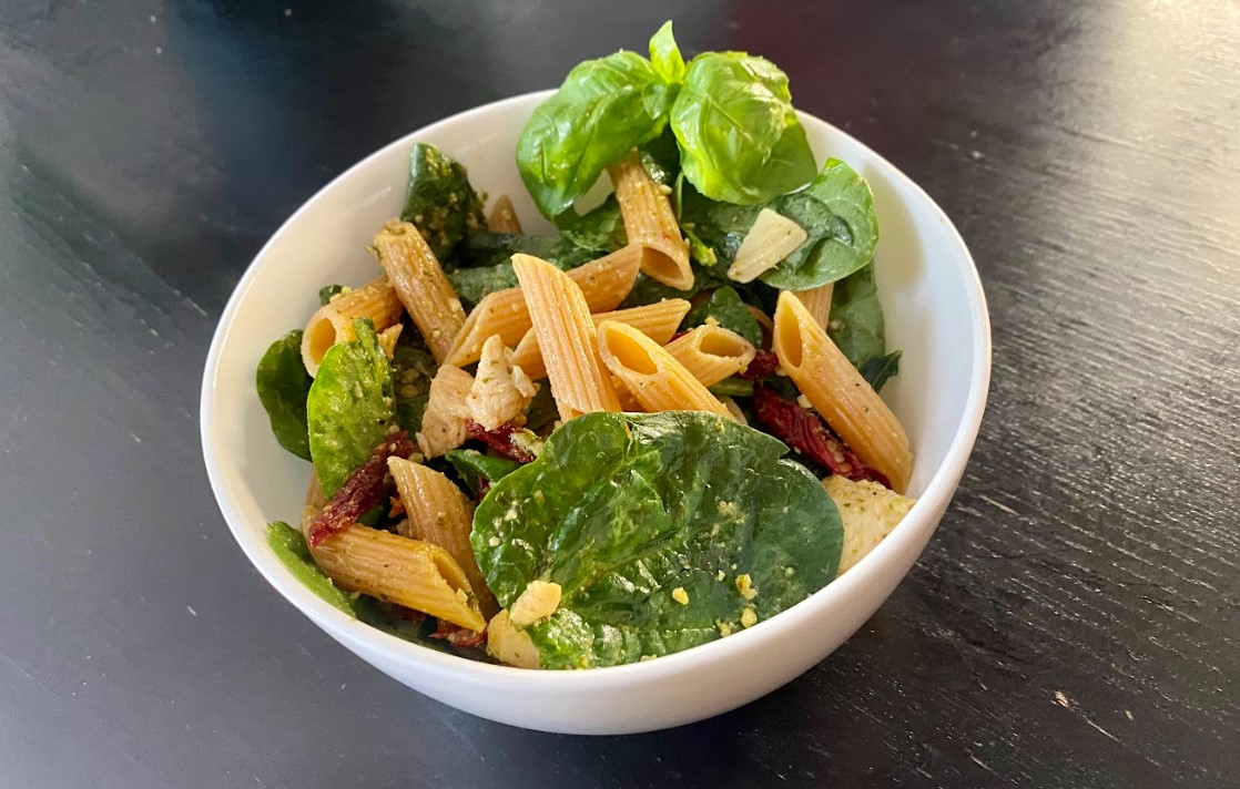 Pasta de pollo con pesto